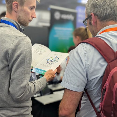 1751380242071 Vantify stand